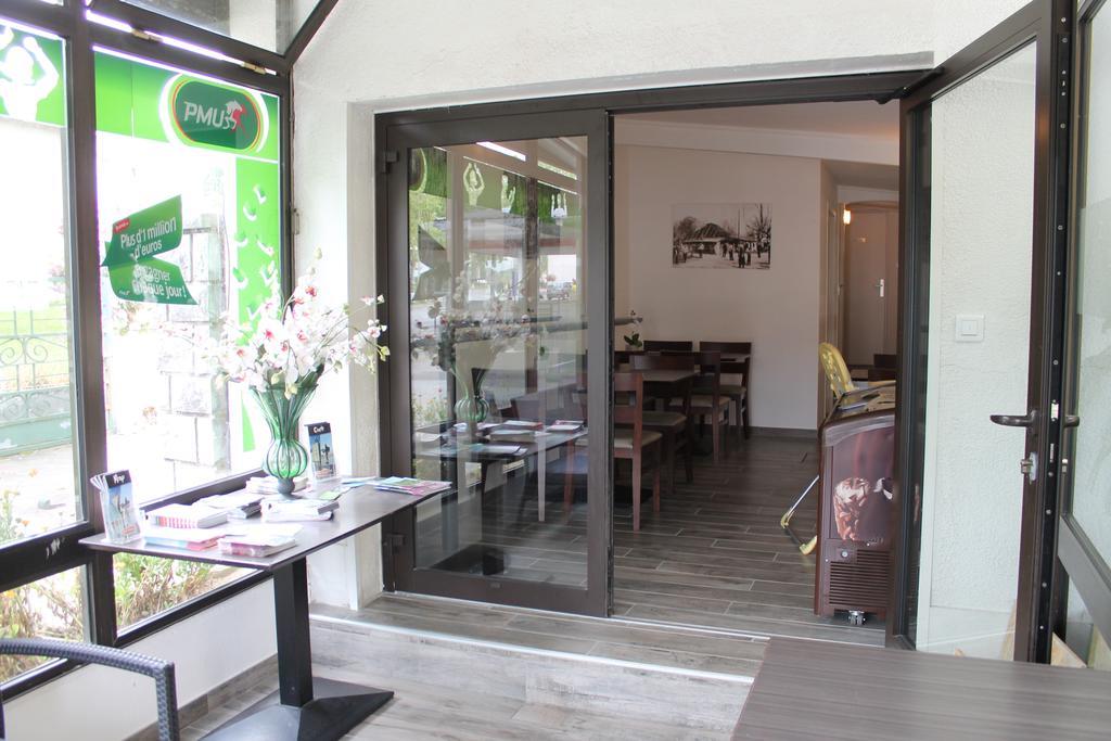 ホテル La Hourquie Cafe Morlaas エクステリア 写真