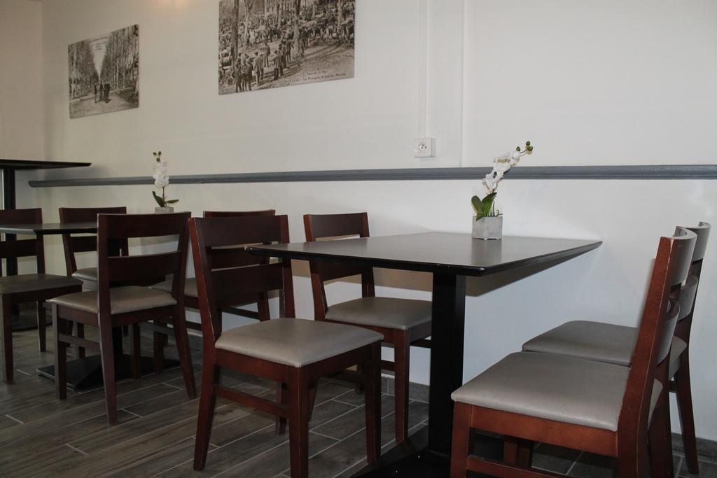 ホテル La Hourquie Cafe Morlaas エクステリア 写真