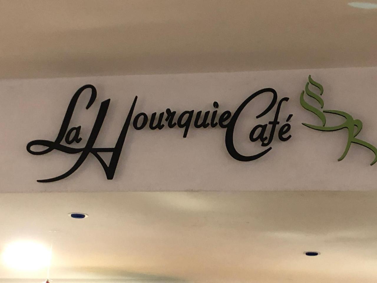 ホテル La Hourquie Cafe Morlaas エクステリア 写真